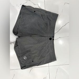 Pelagic women short size 6. Worn once. Grey. When wet fish appear.